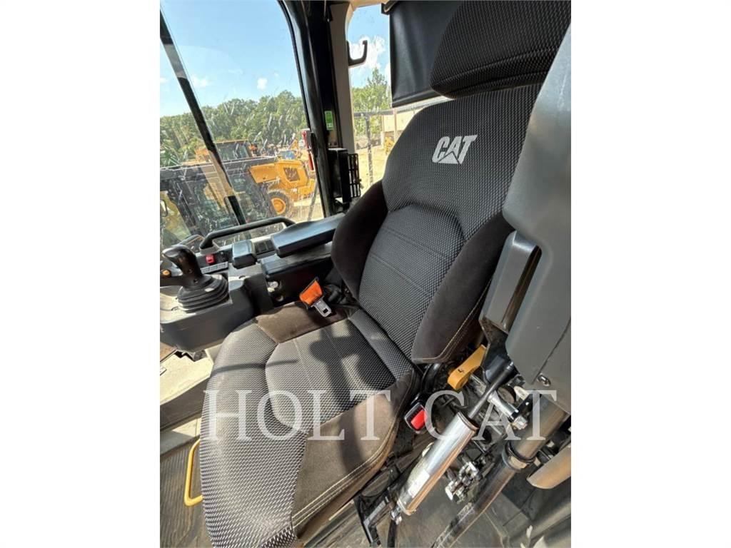 CAT 966 QC Gumikerekes homlokrakodók