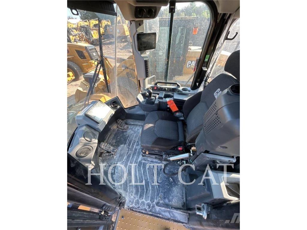 CAT 966 XE Gumikerekes homlokrakodók