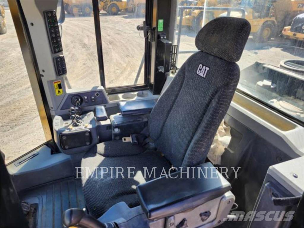 CAT 966K Gumikerekes homlokrakodók
