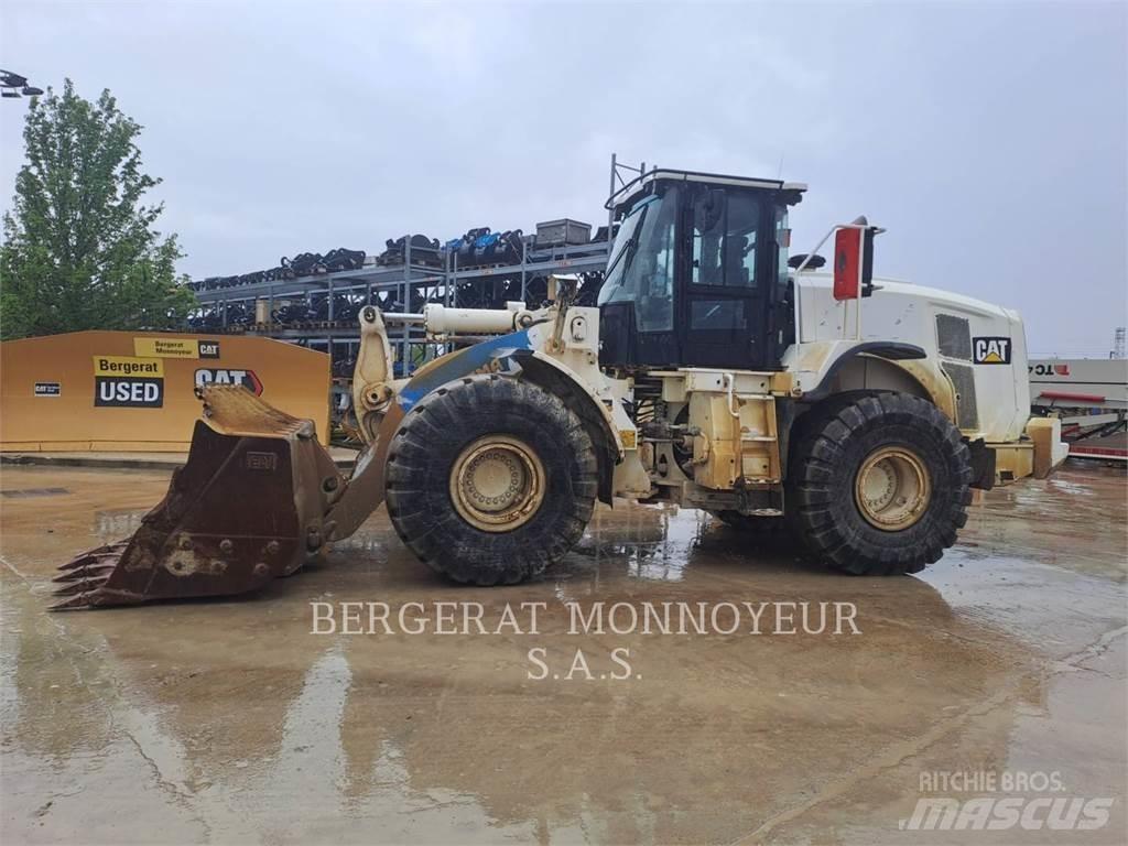 CAT 966M Gumikerekes homlokrakodók
