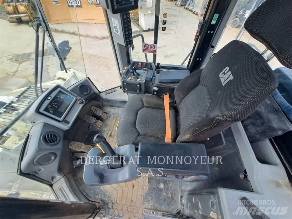 CAT 966M Gumikerekes homlokrakodók