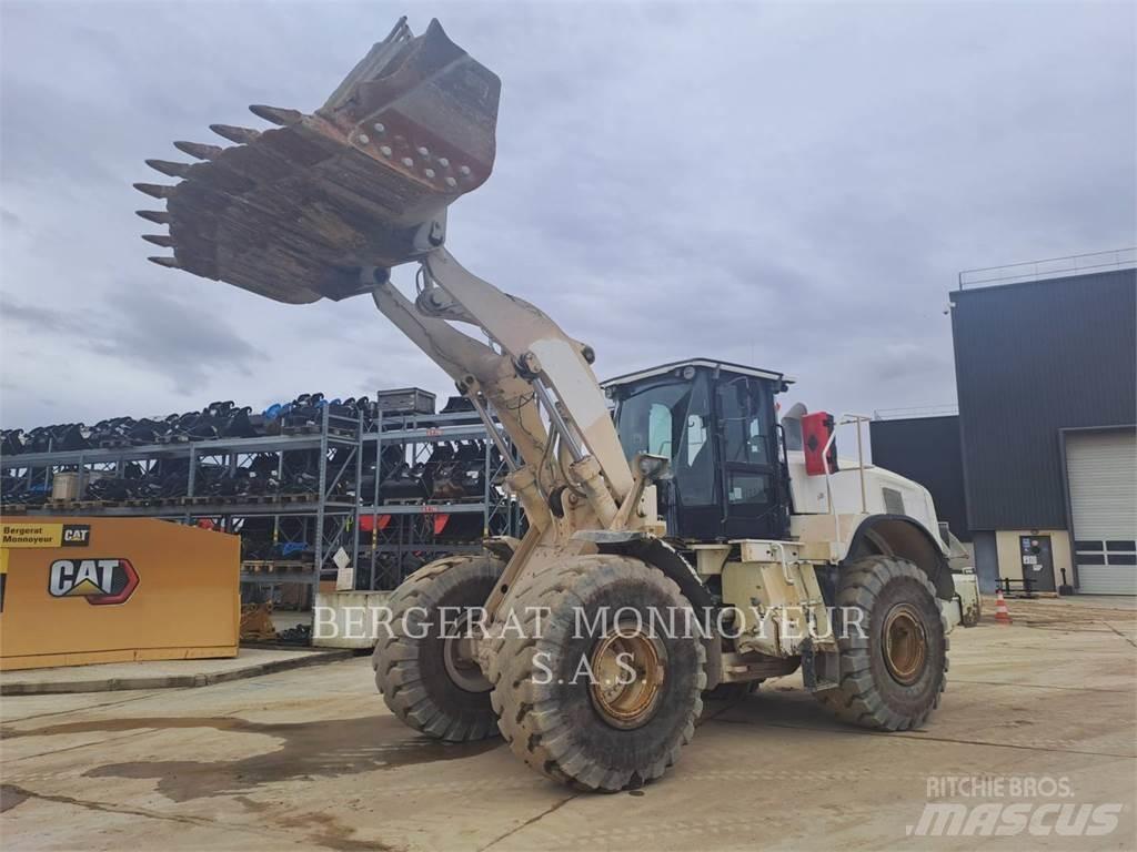 CAT 966M Gumikerekes homlokrakodók