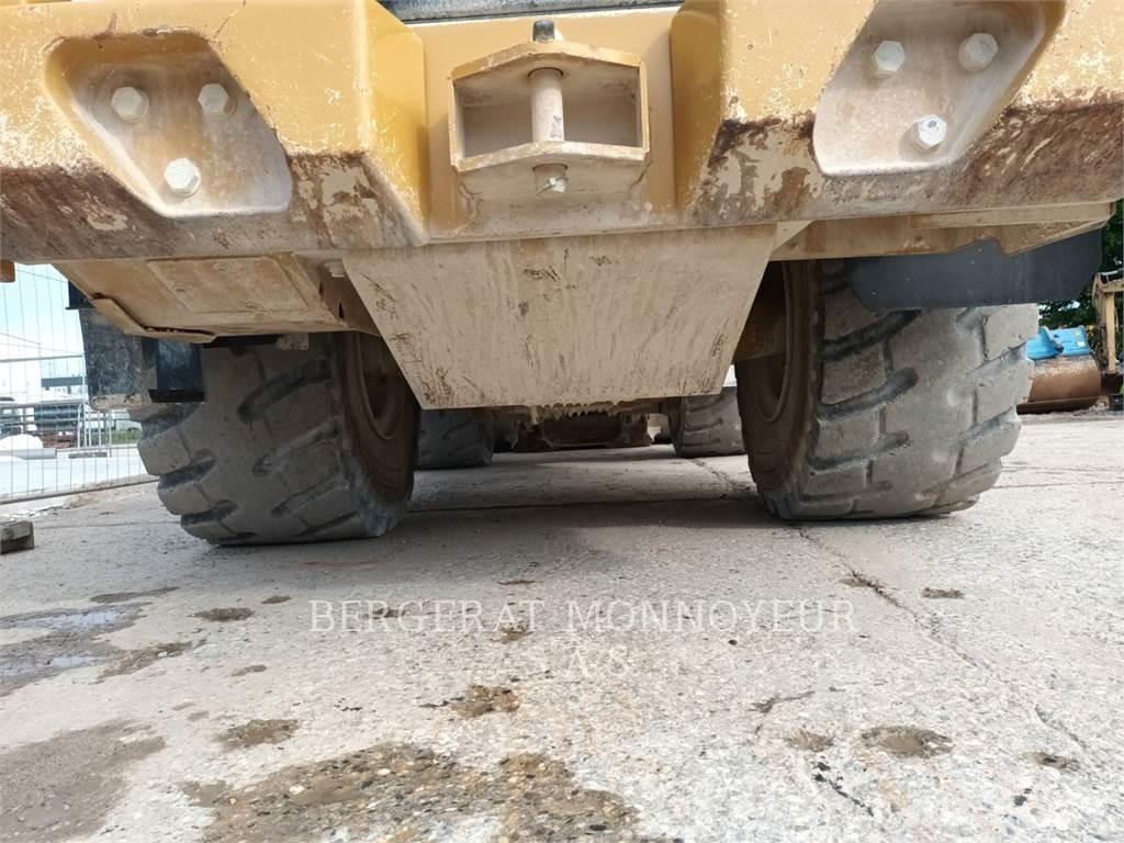 CAT 966M Gumikerekes homlokrakodók