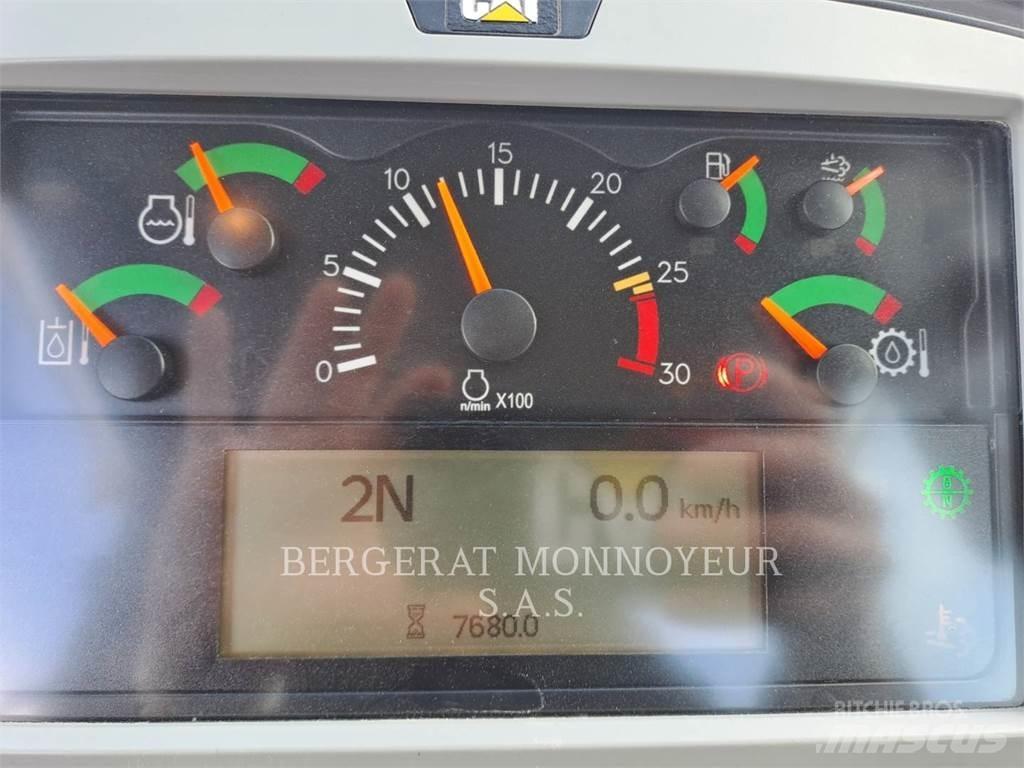 CAT 966M Gumikerekes homlokrakodók