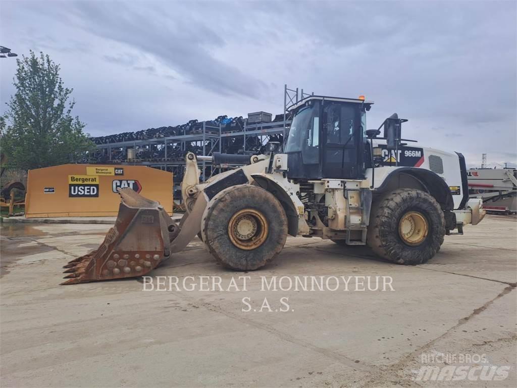 CAT 966M Gumikerekes homlokrakodók