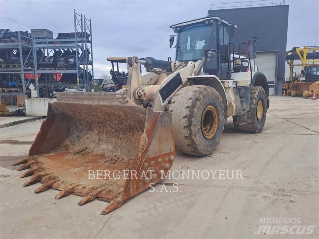 CAT 966M Gumikerekes homlokrakodók