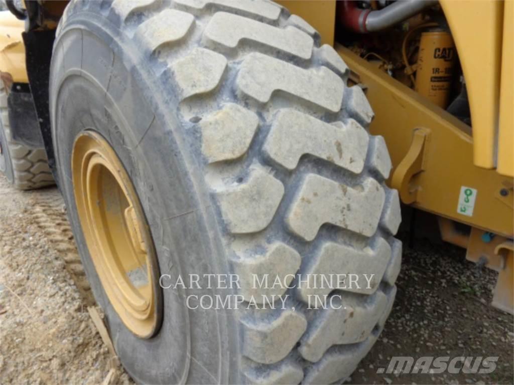 CAT 966M Gumikerekes homlokrakodók