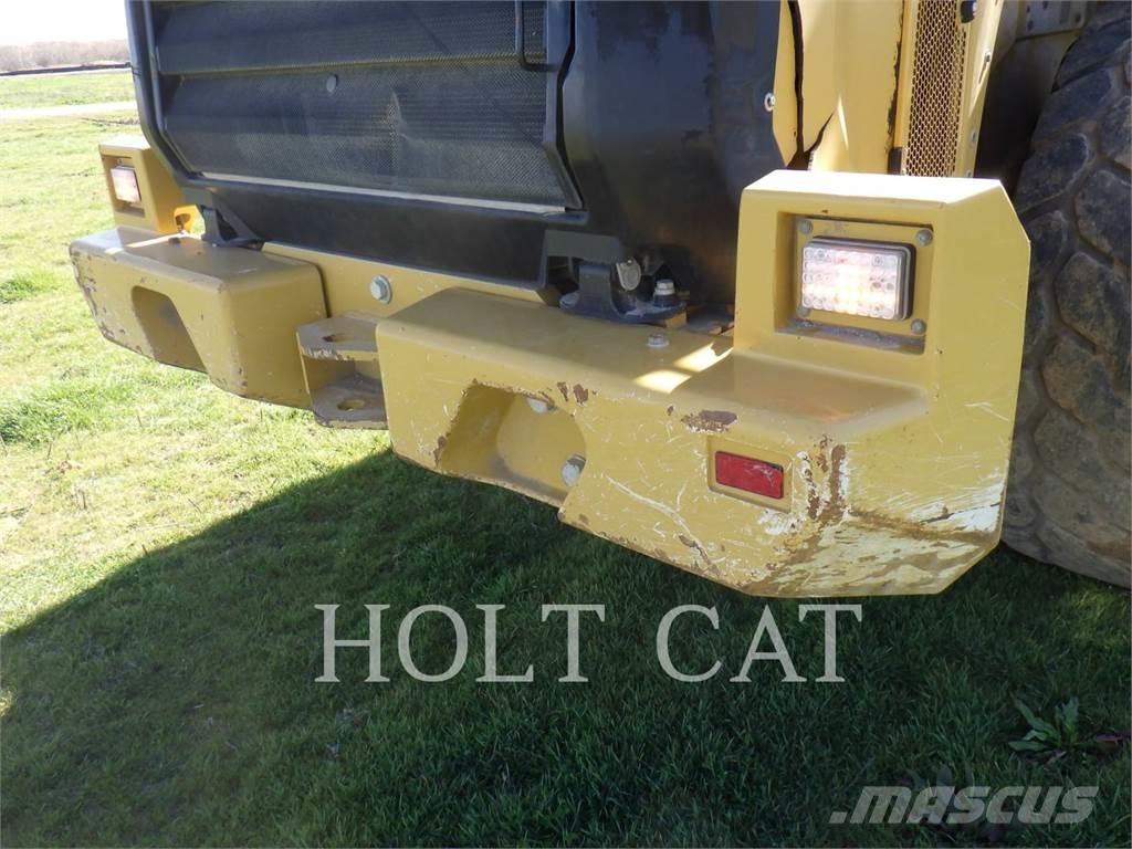 CAT 966M Gumikerekes homlokrakodók