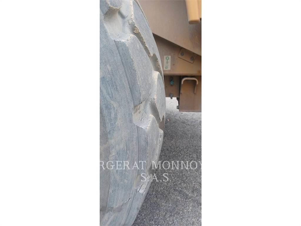 CAT 966M Gumikerekes homlokrakodók
