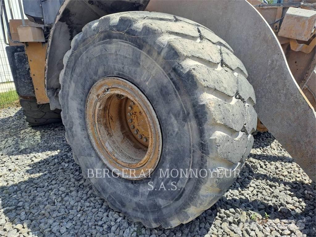 CAT 966M Gumikerekes homlokrakodók