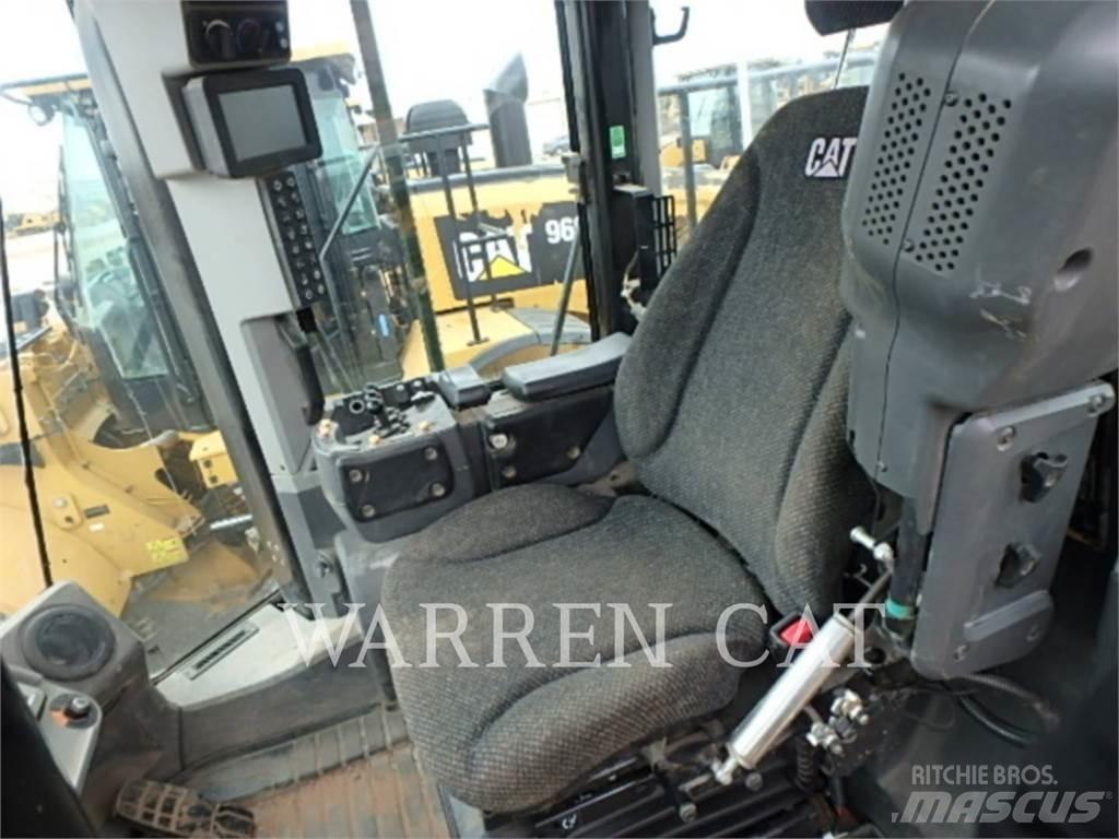 CAT 966M Gumikerekes homlokrakodók