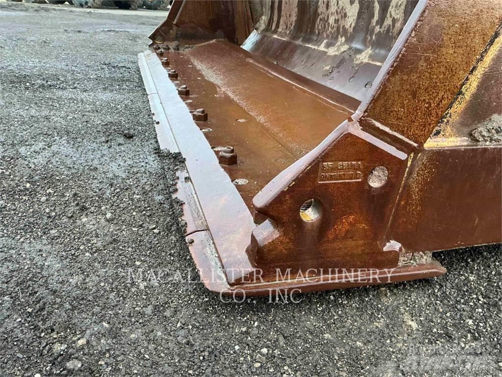CAT 966M Gumikerekes homlokrakodók