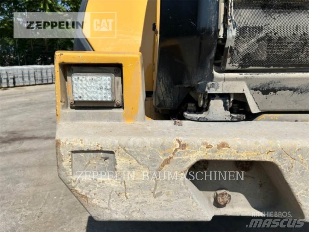 CAT 966M Gumikerekes homlokrakodók