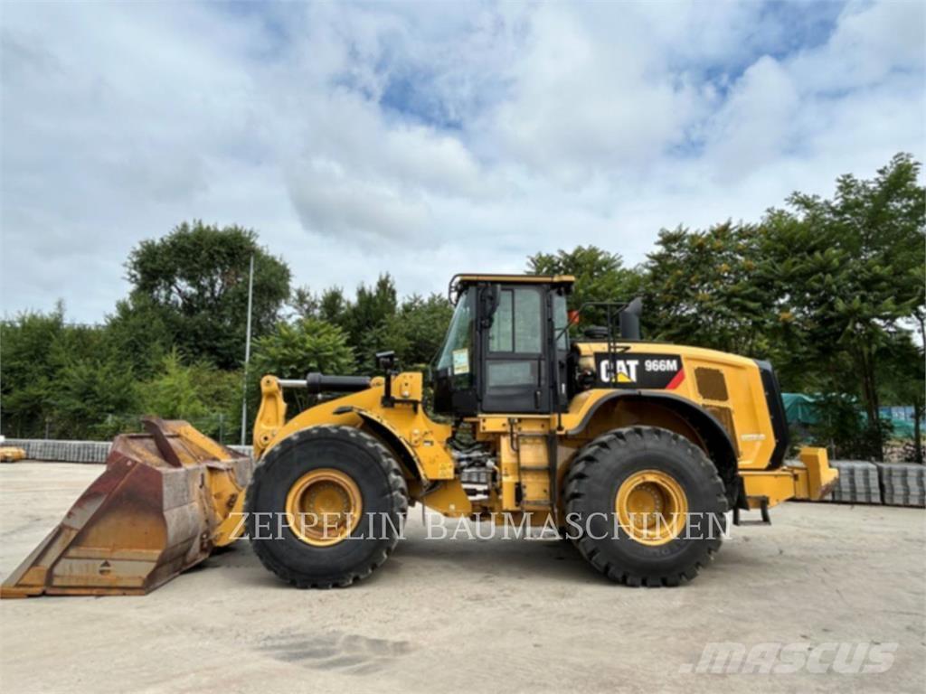 CAT 966M Gumikerekes homlokrakodók