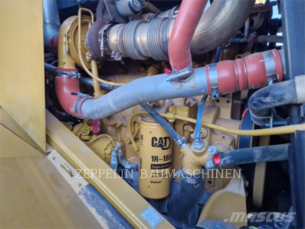 CAT 966M Gumikerekes homlokrakodók