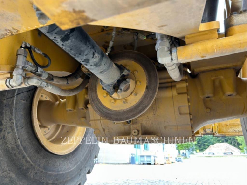 CAT 966M Gumikerekes homlokrakodók