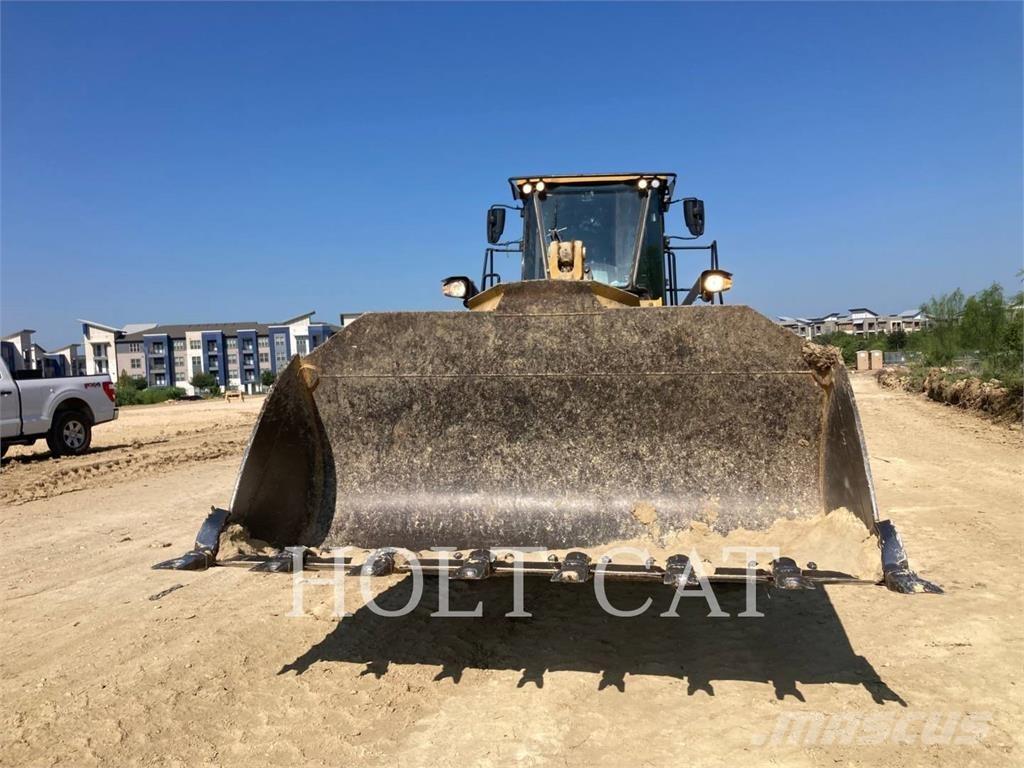 CAT 966M Gumikerekes homlokrakodók