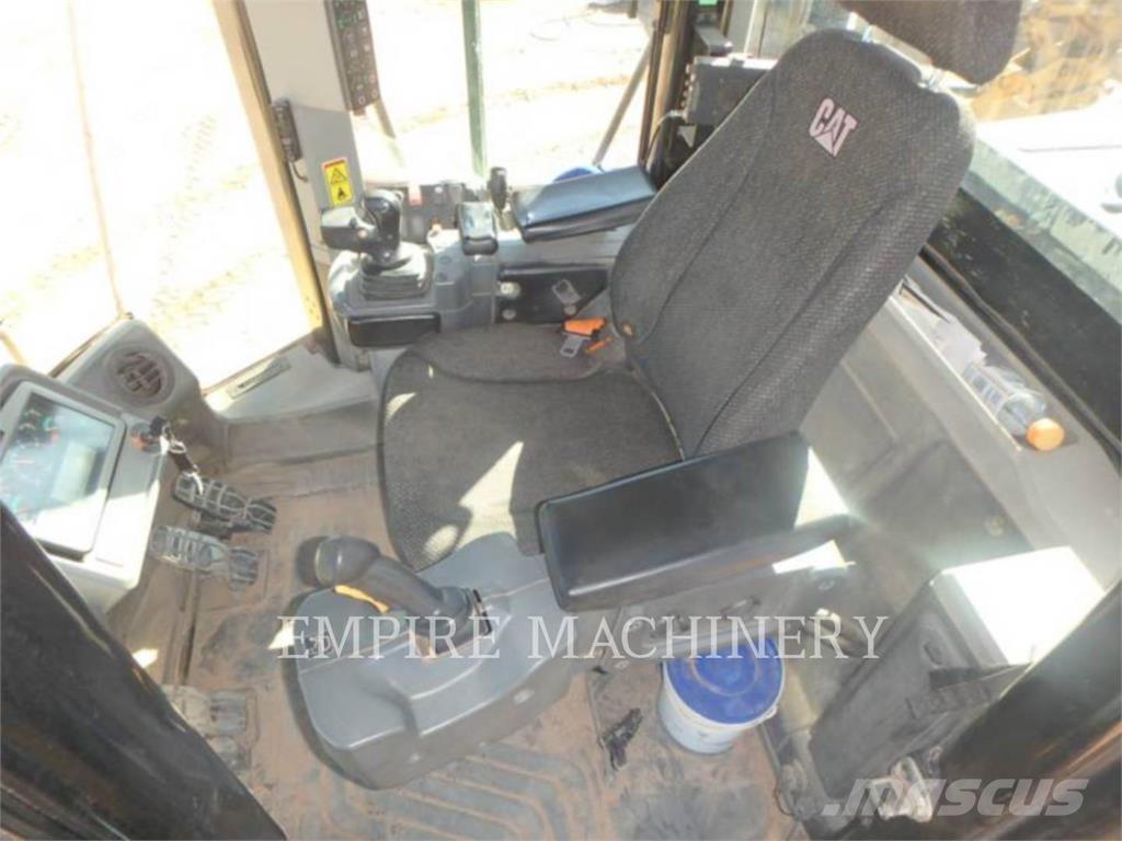 CAT 966M Gumikerekes homlokrakodók