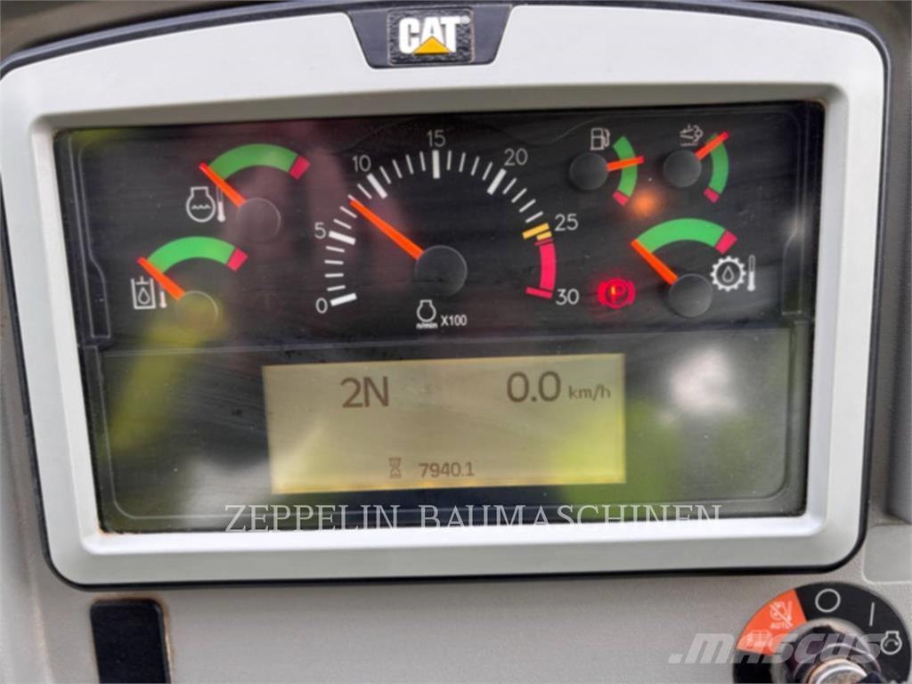 CAT 966M Gumikerekes homlokrakodók