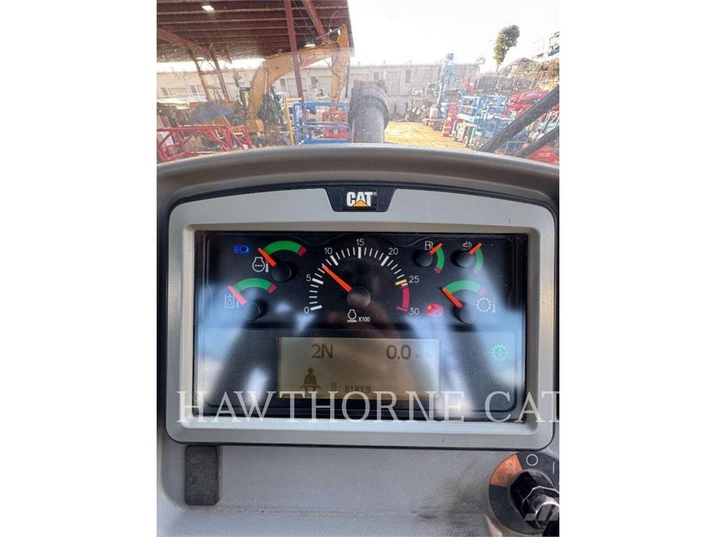 CAT 966M Gumikerekes homlokrakodók