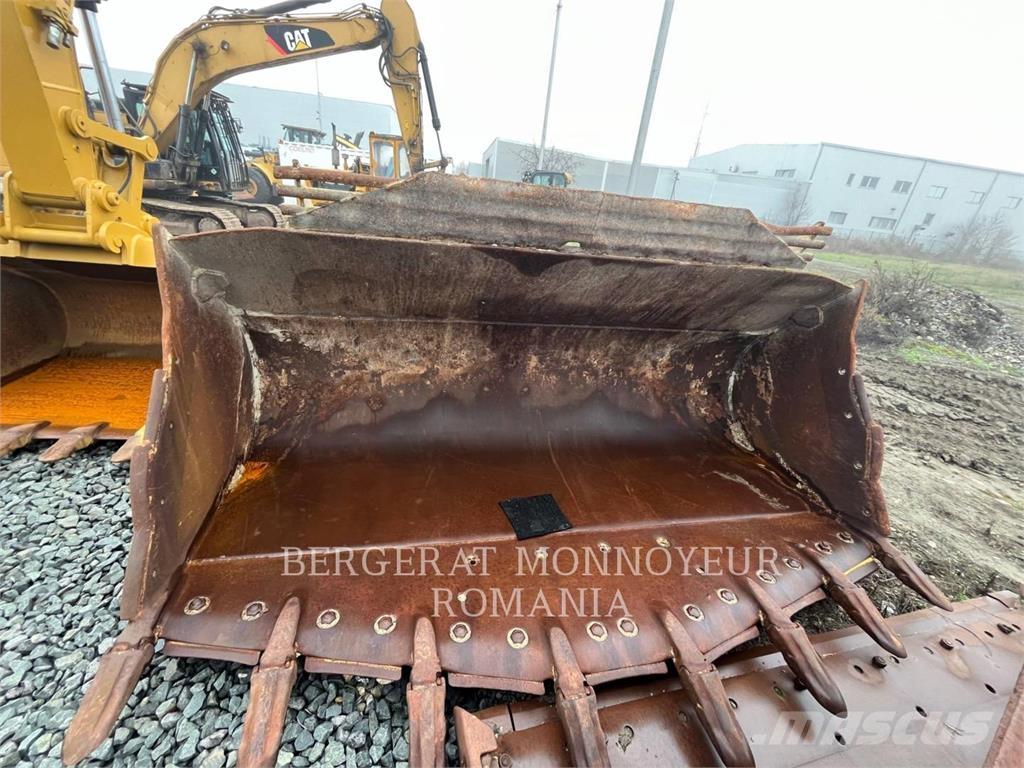 CAT 966M Gumikerekes homlokrakodók