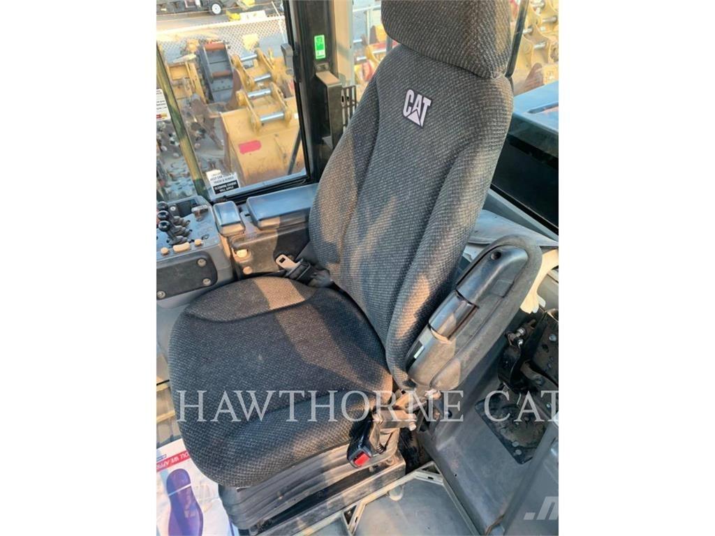 CAT 966M Gumikerekes homlokrakodók
