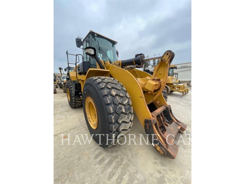 CAT 966M Gumikerekes homlokrakodók