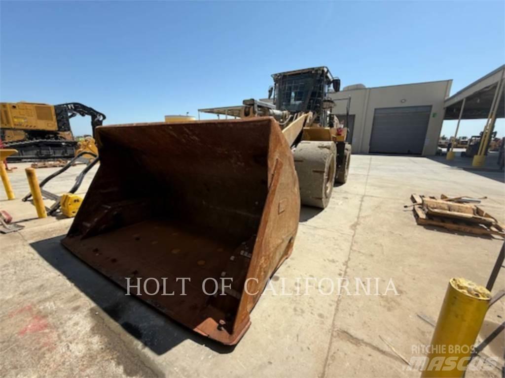 CAT 966M HL Gumikerekes homlokrakodók