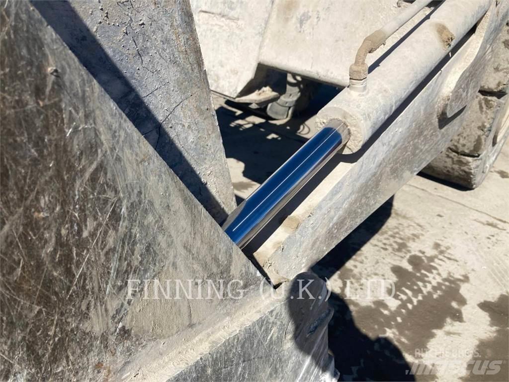 CAT 966M HL Gumikerekes homlokrakodók