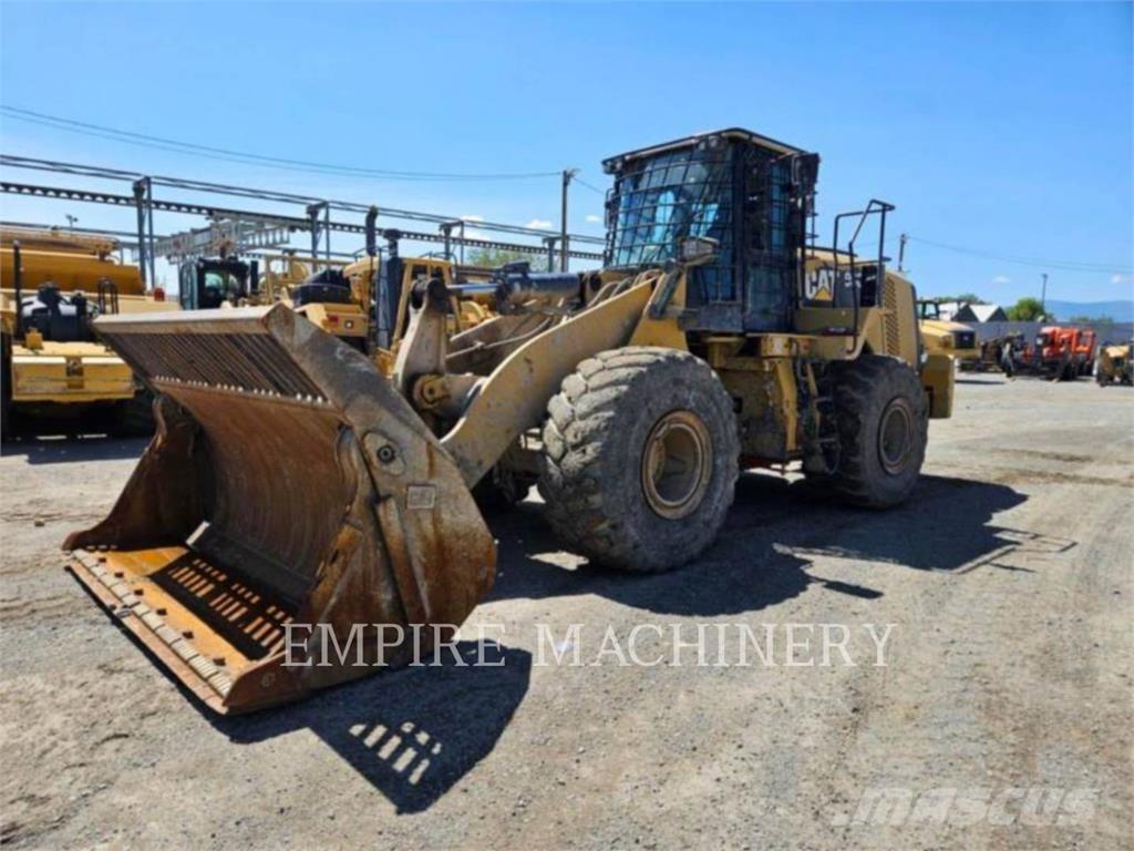 CAT 966M WH Gumikerekes homlokrakodók