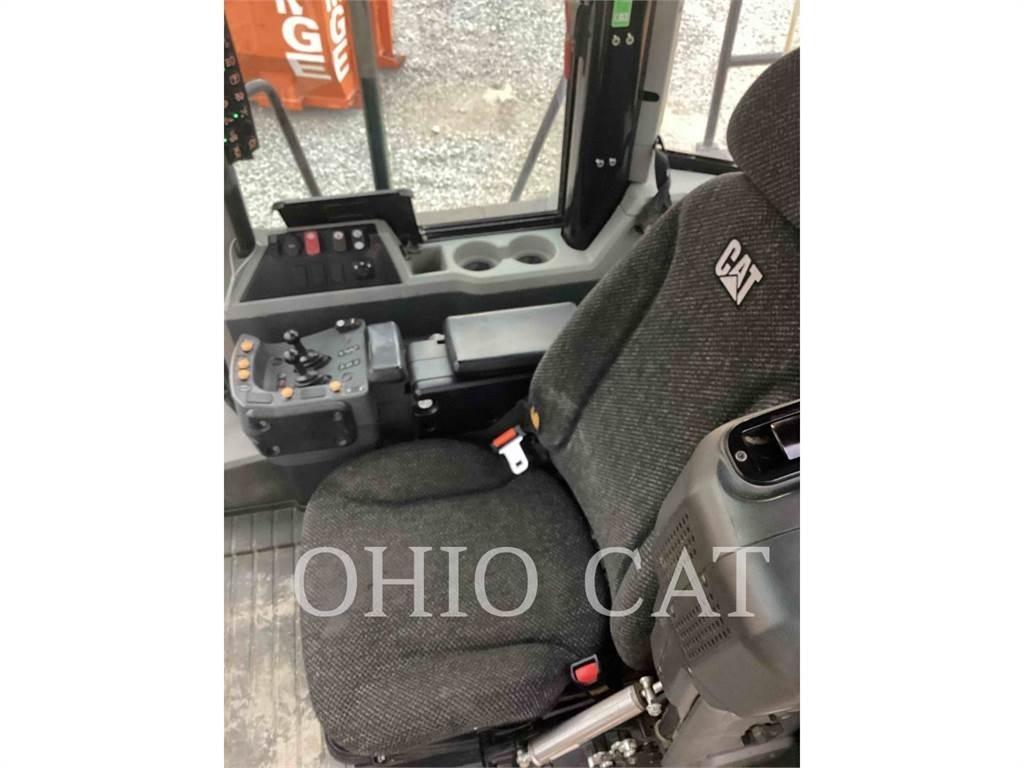 CAT 966M XE Gumikerekes homlokrakodók