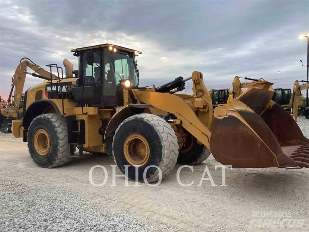 CAT 966M XE Gumikerekes homlokrakodók