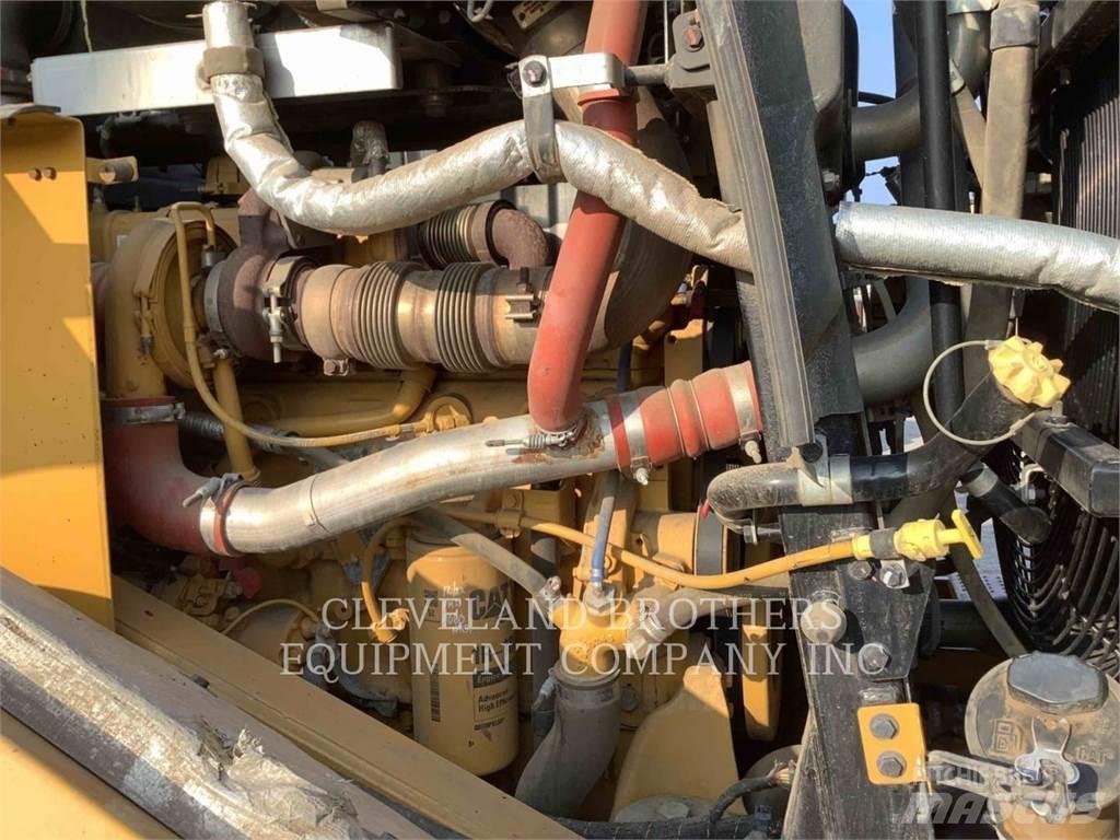 CAT 966M XE Gumikerekes homlokrakodók