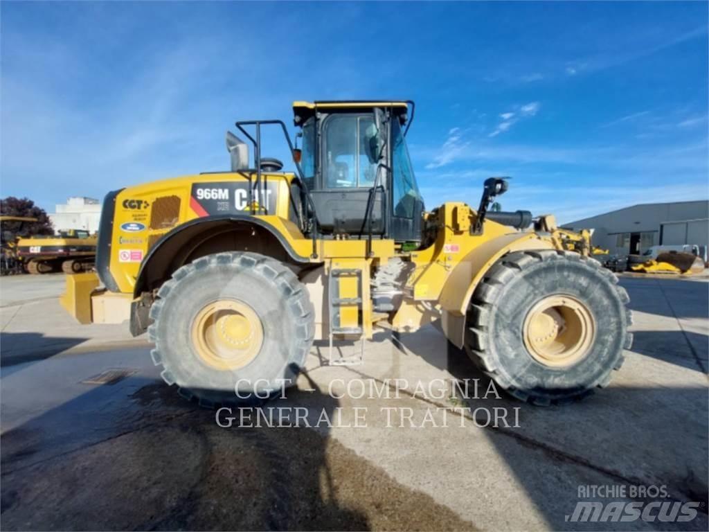 CAT 966M XE Gumikerekes homlokrakodók