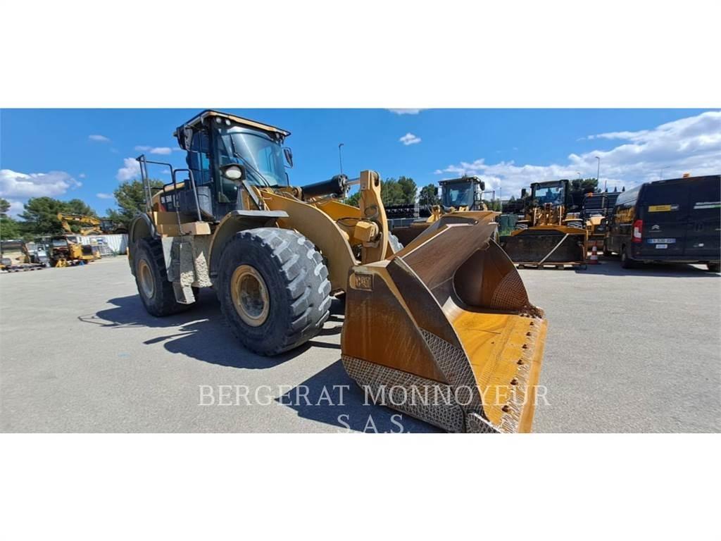 CAT 966M XE Gumikerekes homlokrakodók