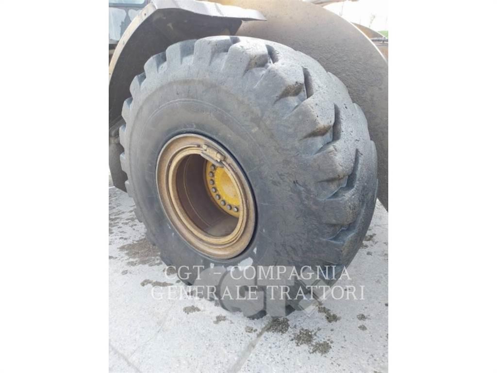 CAT 966M XE Gumikerekes homlokrakodók
