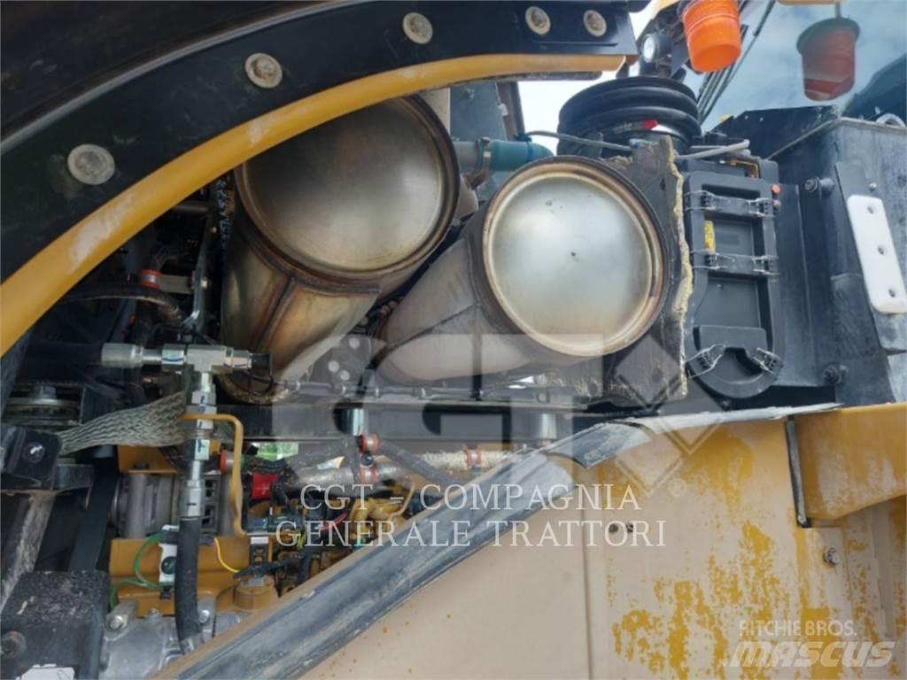CAT 966M XE Gumikerekes homlokrakodók