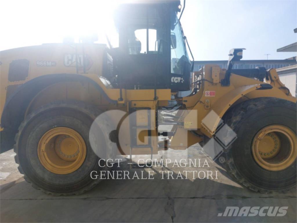 CAT 966M XE Gumikerekes homlokrakodók
