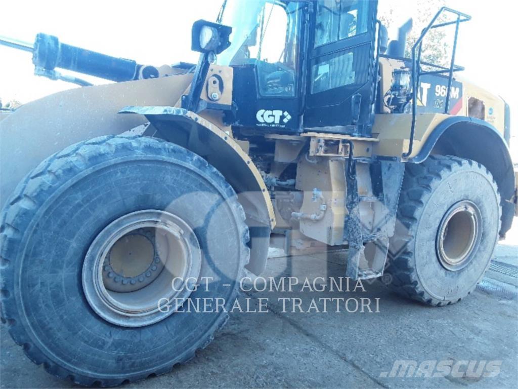CAT 966M XE Gumikerekes homlokrakodók
