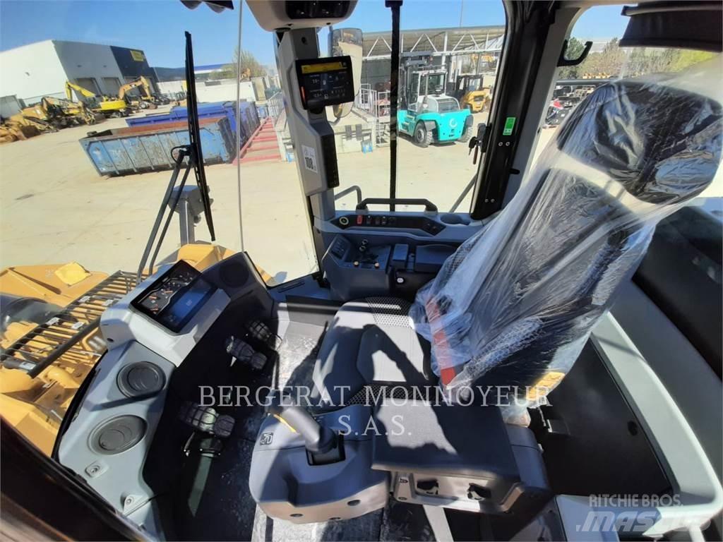 CAT 972 Gumikerekes homlokrakodók