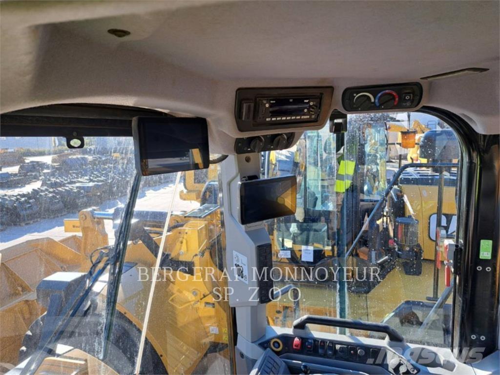 CAT 972 Gumikerekes homlokrakodók