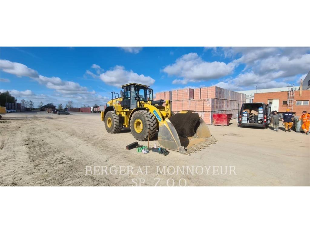 CAT 972 Gumikerekes homlokrakodók