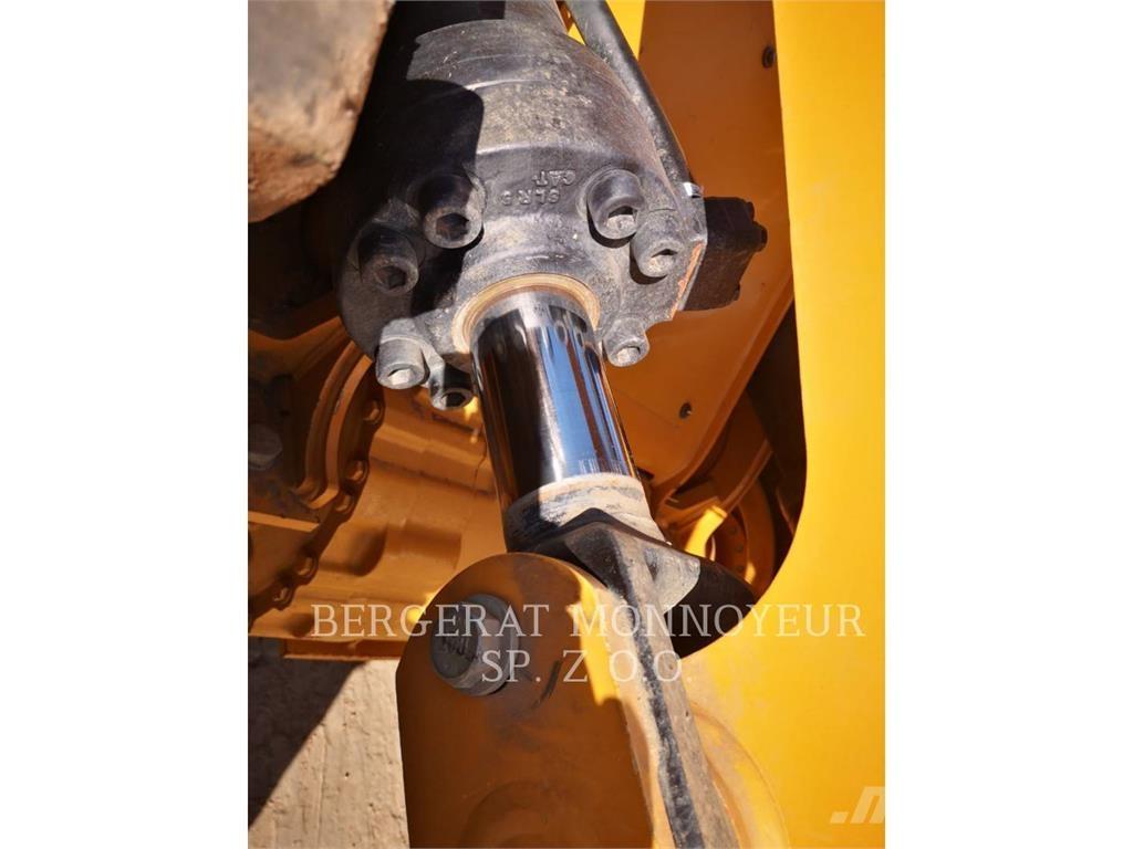 CAT 972 Gumikerekes homlokrakodók