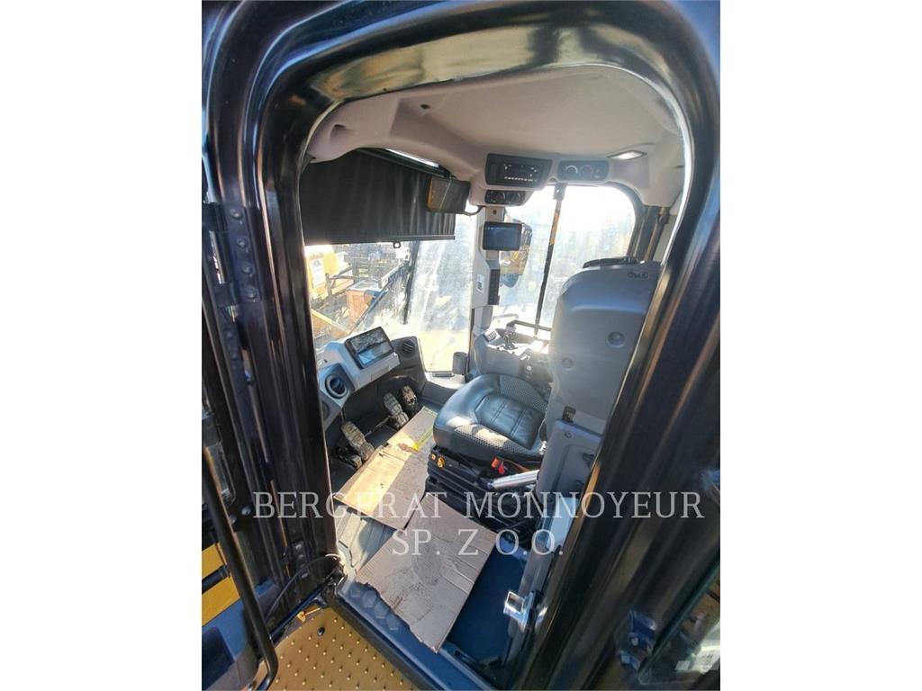 CAT 972 Gumikerekes homlokrakodók