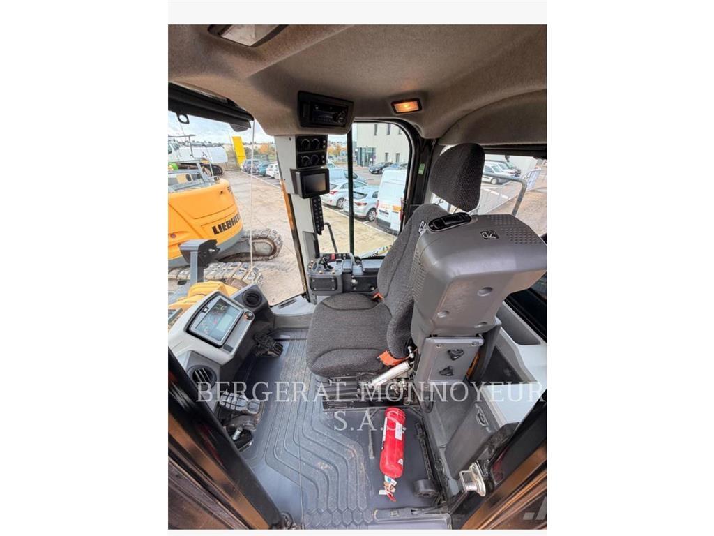 CAT 972 M XE Gumikerekes homlokrakodók