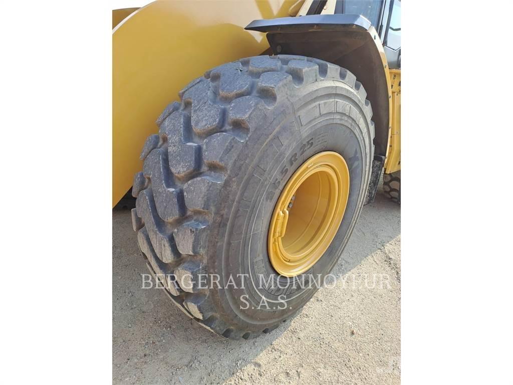 CAT 972 XE Gumikerekes homlokrakodók