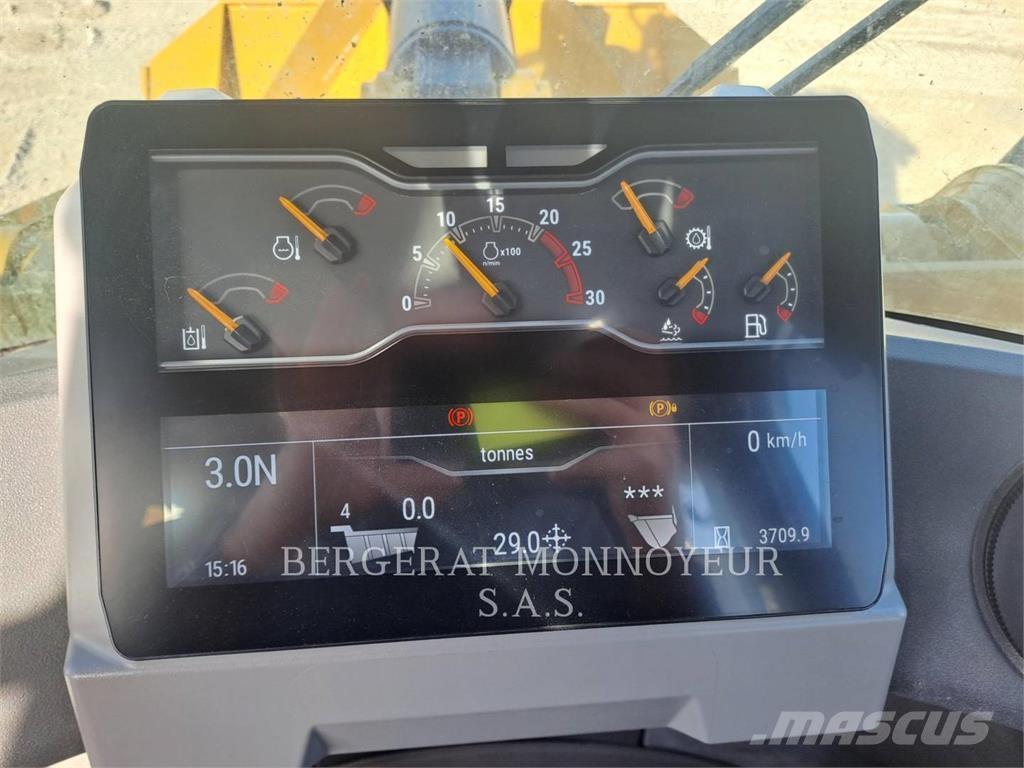 CAT 972 XE Gumikerekes homlokrakodók