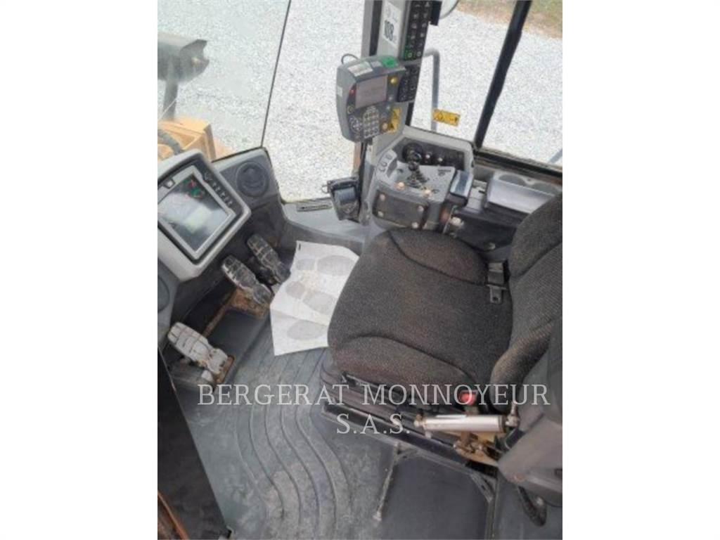 CAT 972K Gumikerekes homlokrakodók