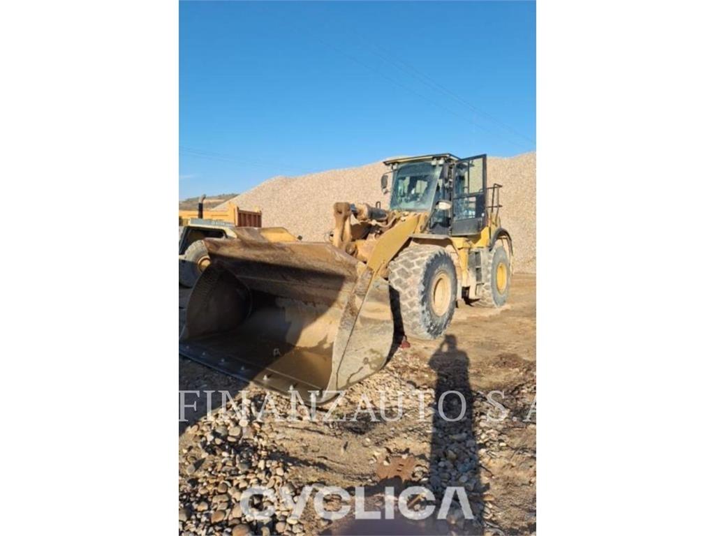 CAT 972K Gumikerekes homlokrakodók