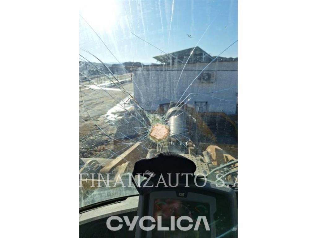 CAT 972K Gumikerekes homlokrakodók